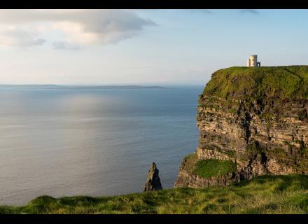 Scenery_along_the_Cliffs_of_Moher_resized.jpg Scenery_along_the_Cliffs_of_Moher_resized.jpg